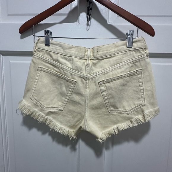 Free People We The Free Loving Good Vibrations Cutoffs Banana Split 25 NWOT - Picture 4 of 6